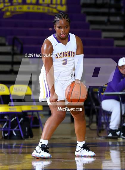 Thumbnail 2 in Warren vs. Lynwood photogallery.