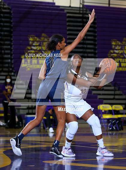 Thumbnail 3 in Warren vs. Lynwood photogallery.