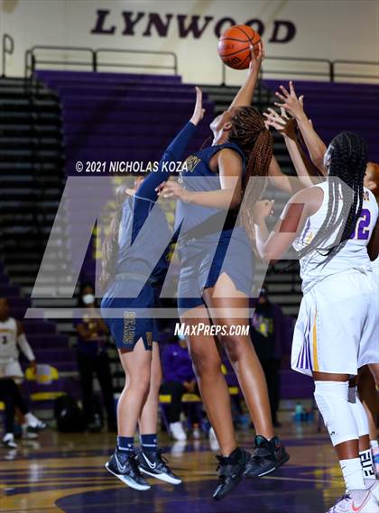Thumbnail 2 in Warren vs. Lynwood photogallery.