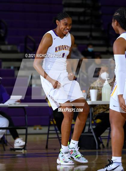 Thumbnail 3 in Warren vs. Lynwood photogallery.