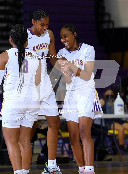 Thumbnail 1 in Warren vs. Lynwood photogallery.