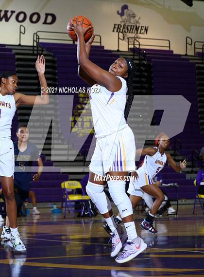Thumbnail 1 in Warren vs. Lynwood photogallery.
