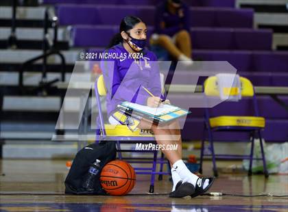 Thumbnail 3 in Warren vs. Lynwood photogallery.