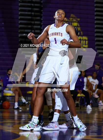Thumbnail 2 in Warren vs. Lynwood photogallery.