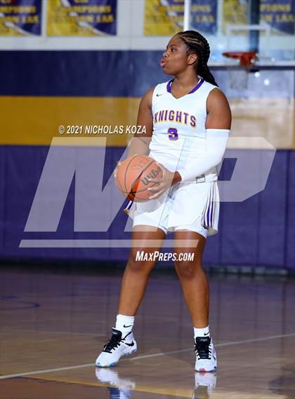 Thumbnail 3 in Warren vs. Lynwood photogallery.