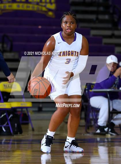 Thumbnail 3 in Warren vs. Lynwood photogallery.