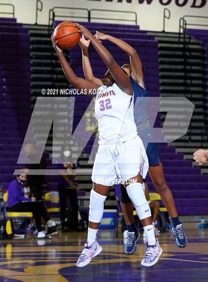 Thumbnail 3 in Warren vs. Lynwood photogallery.