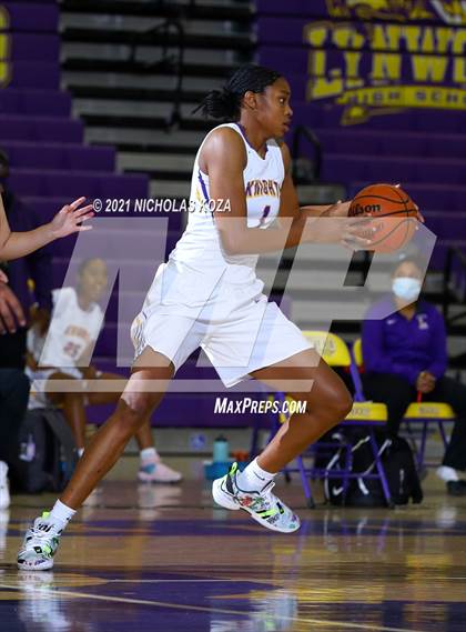 Thumbnail 3 in Warren vs. Lynwood photogallery.
