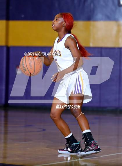 Thumbnail 1 in Warren vs. Lynwood photogallery.