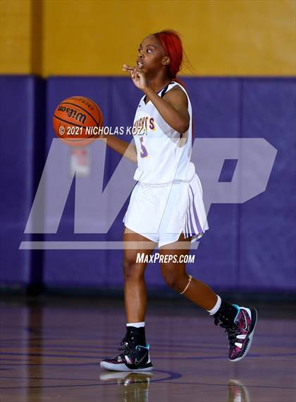Thumbnail 3 in Warren vs. Lynwood photogallery.