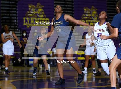 Thumbnail 1 in Warren vs. Lynwood photogallery.