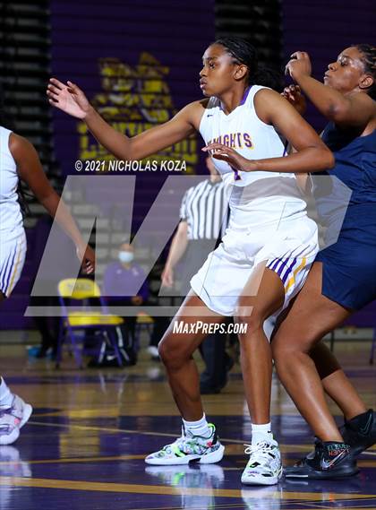 Thumbnail 2 in Warren vs. Lynwood photogallery.