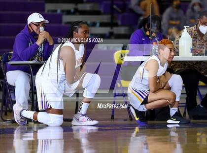 Thumbnail 3 in Warren vs. Lynwood photogallery.