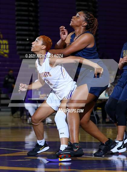 Thumbnail 1 in Warren vs. Lynwood photogallery.