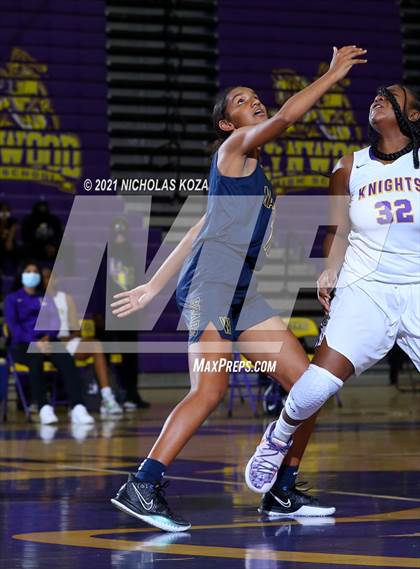 Thumbnail 3 in Warren vs. Lynwood photogallery.