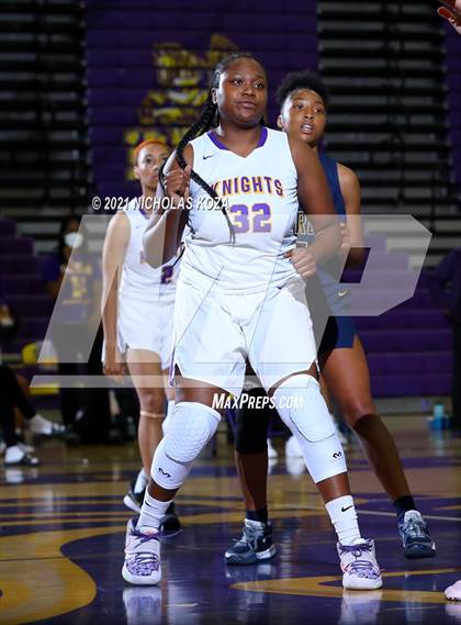 Thumbnail 2 in Warren vs. Lynwood photogallery.