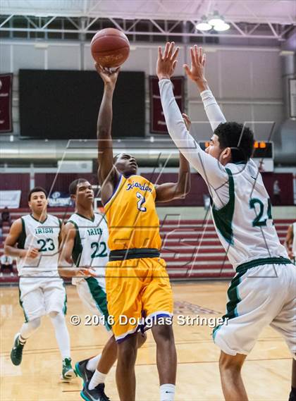 Thumbnail 3 in Archbishop Riordan vs. Sacred Heart Cathedral Preparatory (CIF CCS D3 Final) photogallery.