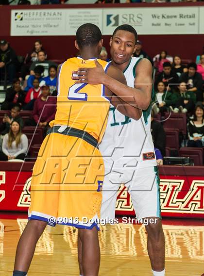Thumbnail 1 in Archbishop Riordan vs. Sacred Heart Cathedral Preparatory (CIF CCS D3 Final) photogallery.