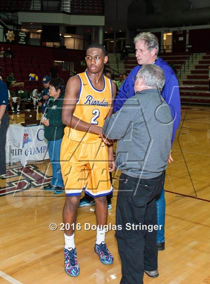 Thumbnail 2 in Archbishop Riordan vs. Sacred Heart Cathedral Preparatory (CIF CCS D3 Final) photogallery.