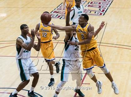 Thumbnail 2 in Archbishop Riordan vs. Sacred Heart Cathedral Preparatory (CIF CCS D3 Final) photogallery.