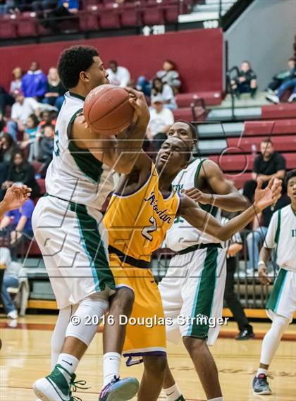 Thumbnail 1 in Archbishop Riordan vs. Sacred Heart Cathedral Preparatory (CIF CCS D3 Final) photogallery.