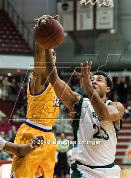Thumbnail 3 in Archbishop Riordan vs. Sacred Heart Cathedral Preparatory (CIF CCS D3 Final) photogallery.