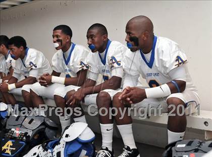 Thumbnail 3 in Servite vs. Bishop Amat photogallery.