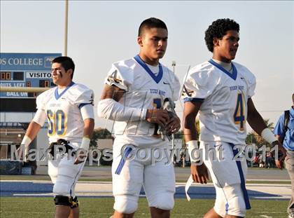 Thumbnail 2 in Servite vs. Bishop Amat photogallery.