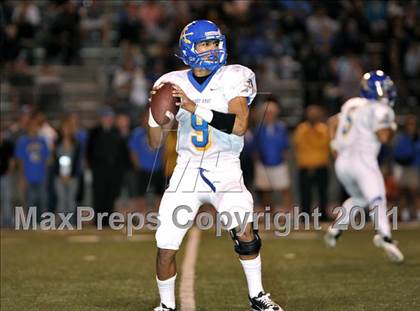 Thumbnail 3 in Servite vs. Bishop Amat photogallery.
