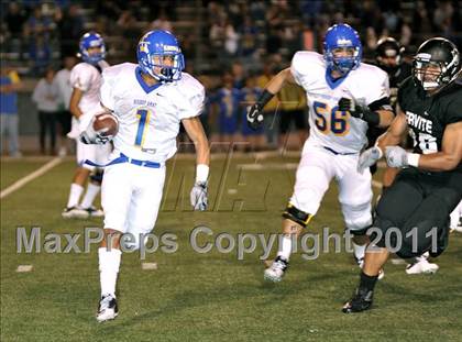 Thumbnail 3 in Servite vs. Bishop Amat photogallery.