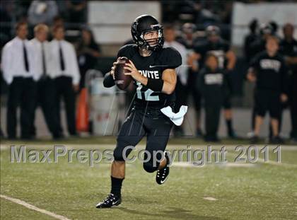 Thumbnail 2 in Servite vs. Bishop Amat photogallery.
