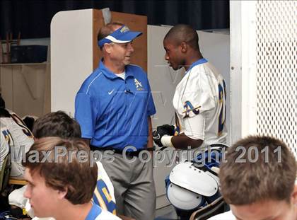 Thumbnail 3 in Servite vs. Bishop Amat photogallery.