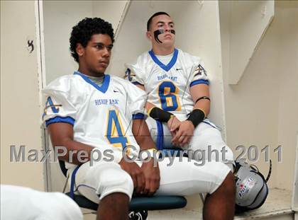 Thumbnail 3 in Servite vs. Bishop Amat photogallery.
