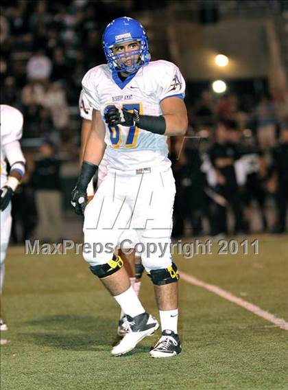 Thumbnail 1 in Servite vs. Bishop Amat photogallery.
