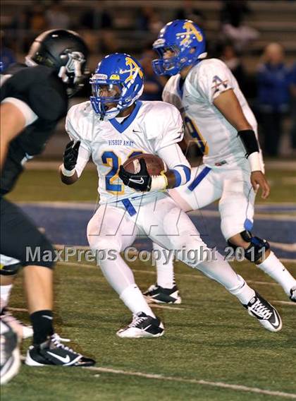 Thumbnail 2 in Servite vs. Bishop Amat photogallery.