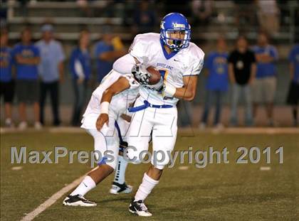 Thumbnail 2 in Servite vs. Bishop Amat photogallery.