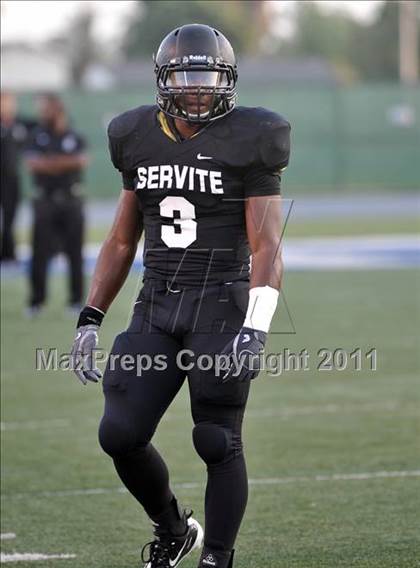 Thumbnail 1 in Servite vs. Bishop Amat photogallery.