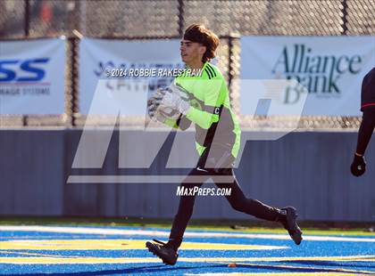 Thumbnail 2 in Gainesville vs. London (Sulphur Springs 4A Elite Tournament) photogallery.