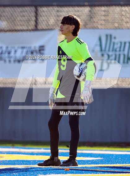 Thumbnail 2 in Gainesville vs. London (Sulphur Springs 4A Elite Tournament) photogallery.