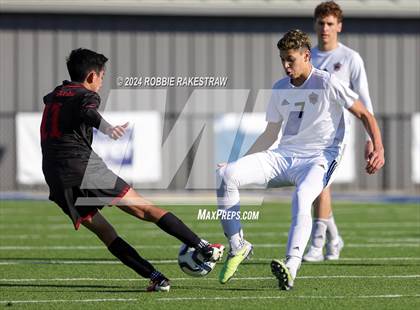 Thumbnail 2 in Gainesville vs. London (Sulphur Springs 4A Elite Tournament) photogallery.
