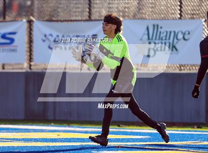 Thumbnail 1 in Gainesville vs. London (Sulphur Springs 4A Elite Tournament) photogallery.
