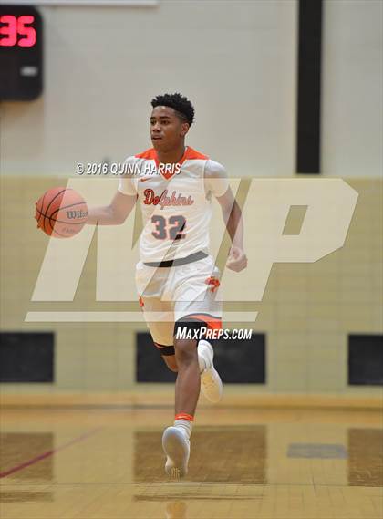 Thumbnail 2 in New Trier vs. Whitney Young (Proviso West Holiday Tournament) photogallery.