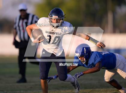 Thumbnail 1 in JV: Bakersfield @ Bakersfield Christian photogallery.