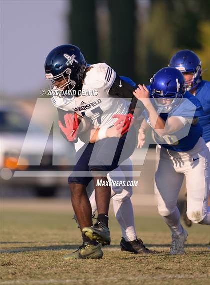 Thumbnail 2 in JV: Bakersfield @ Bakersfield Christian photogallery.