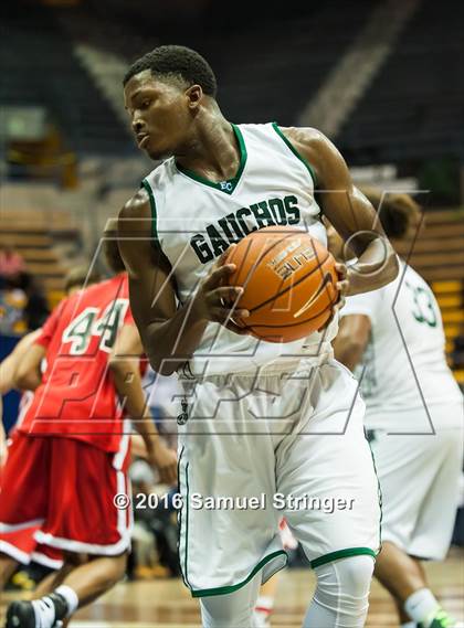 Thumbnail 2 in El Cerrito vs. Albany Academy for Boys (MaxPreps MLK Classic) photogallery.