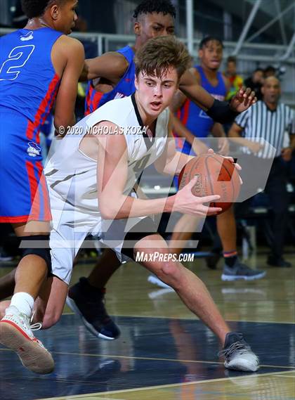 Thumbnail 2 in Washington Prep vs. Capistrano Valley (Bosco Dream Showcase) photogallery.