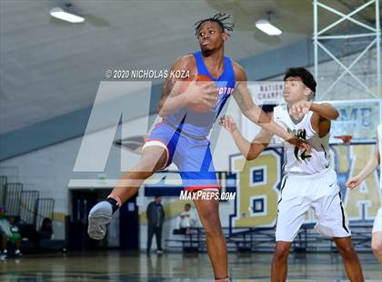 Thumbnail 2 in Washington Prep vs. Capistrano Valley (Bosco Dream Showcase) photogallery.