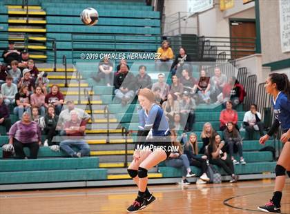 Thumbnail 3 in McMullen County vs. Fayetteville (UIL 1A Regional Semifinal) photogallery.
