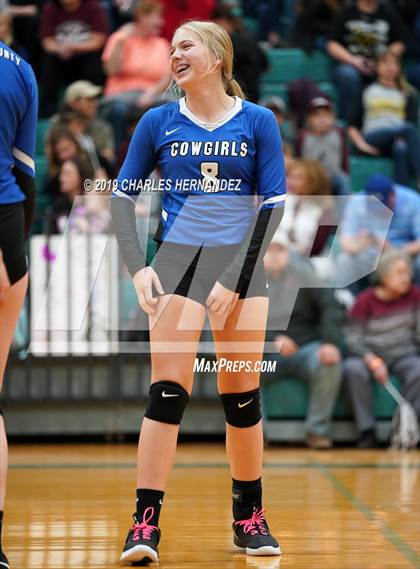 Thumbnail 3 in McMullen County vs. Fayetteville (UIL 1A Regional Semifinal) photogallery.