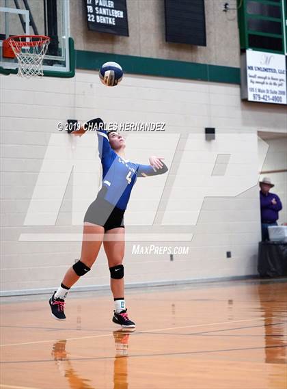 Thumbnail 3 in McMullen County vs. Fayetteville (UIL 1A Regional Semifinal) photogallery.